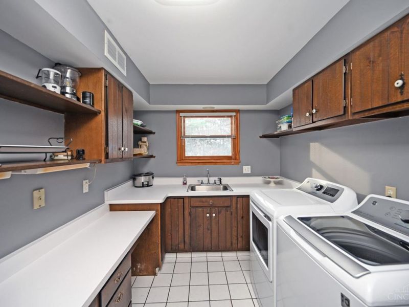 8736 Tiburon Drive, Cincinnati, OH 45249 Photo 37