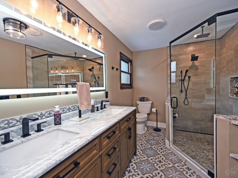 8736 Tiburon Drive, Cincinnati, OH 45249 Photo 5