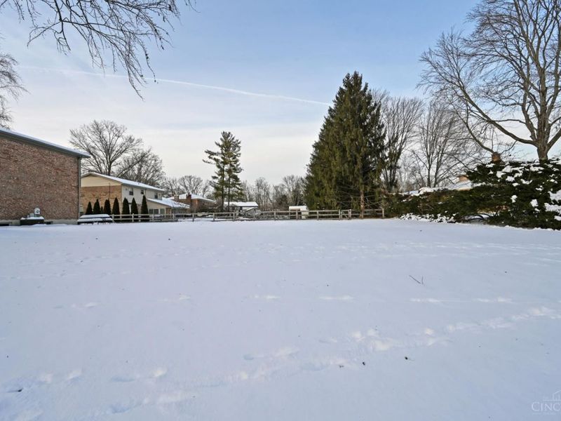 8736 Tiburon Drive, Cincinnati, OH 45249 Photo 6