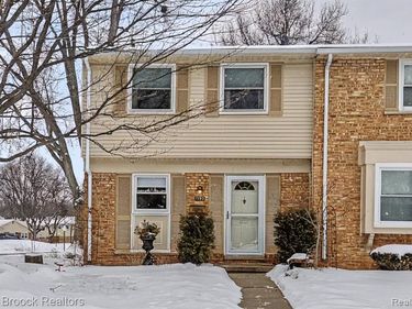 1703 Brentwood Drive, Troy, MI 48098