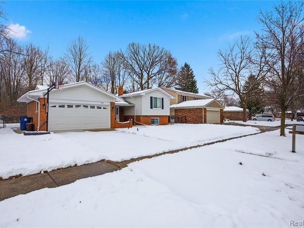 46182 Bartlett Drive, CANTON, MI 48187
