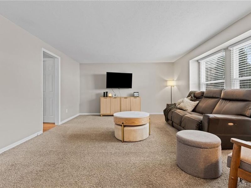 2042 Stratford Court, Loveland, OH 45140 Photo 6