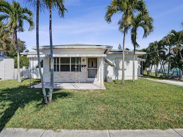 632 SW 8th St, Hallandale Beach, FL 33009