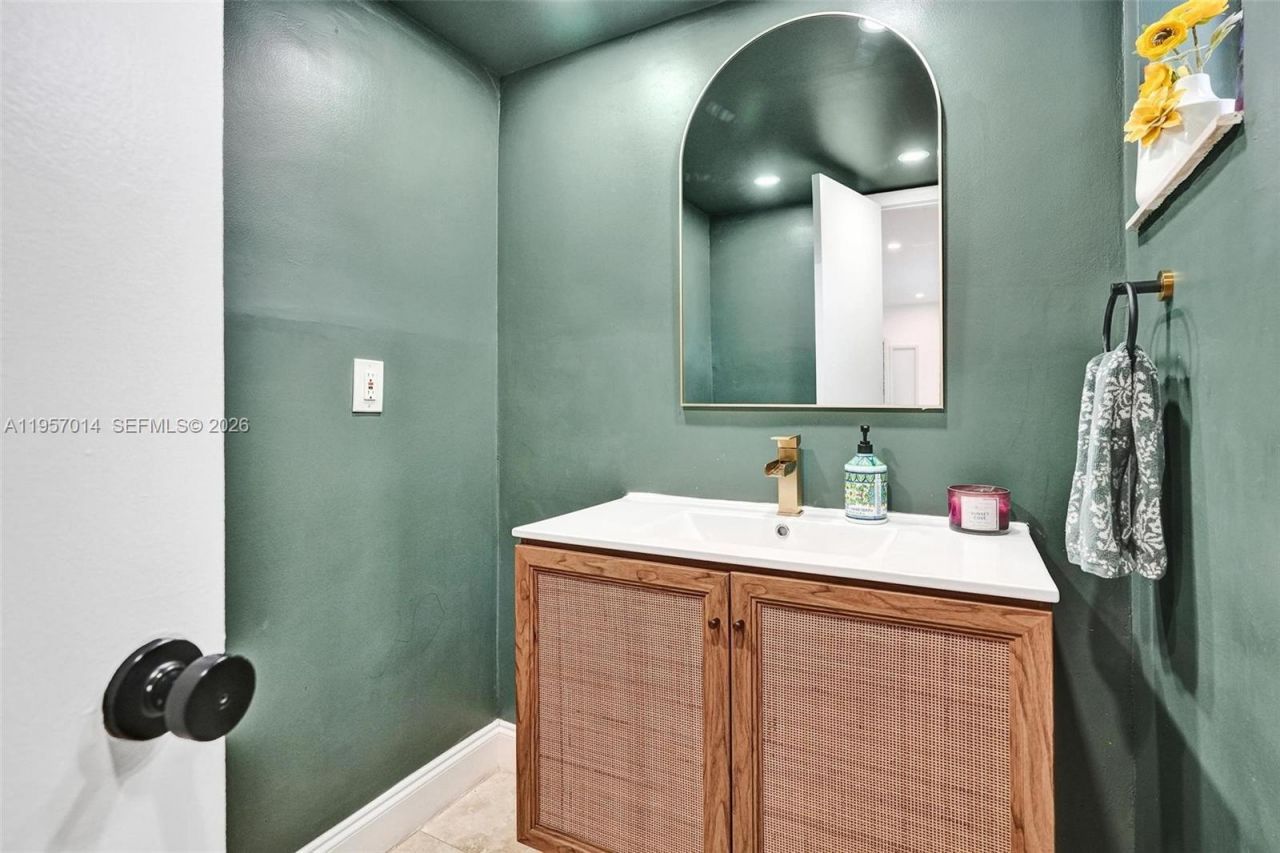 1165 99th St , Unit 2, Bay Harbor Islands, FL 33154 Photo