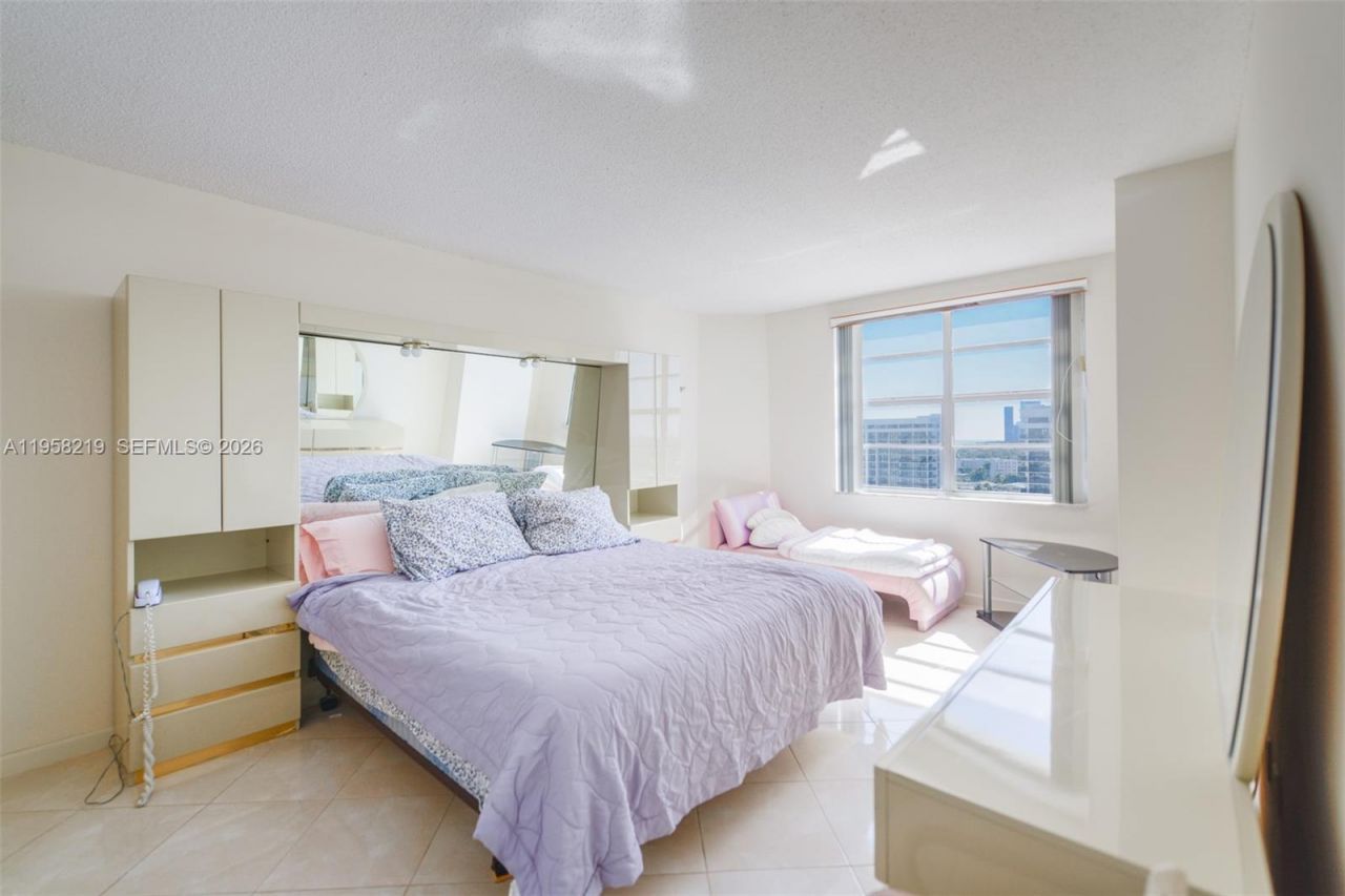 1965 S Ocean Dr, Unit 12R, Hallandale Beach, FL 33009 Photo