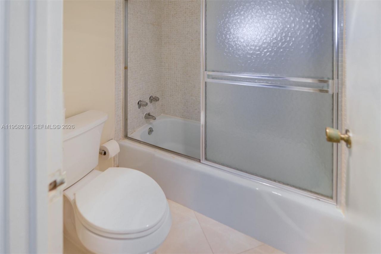 1965 S Ocean Dr, Unit 12R, Hallandale Beach, FL 33009 Photo