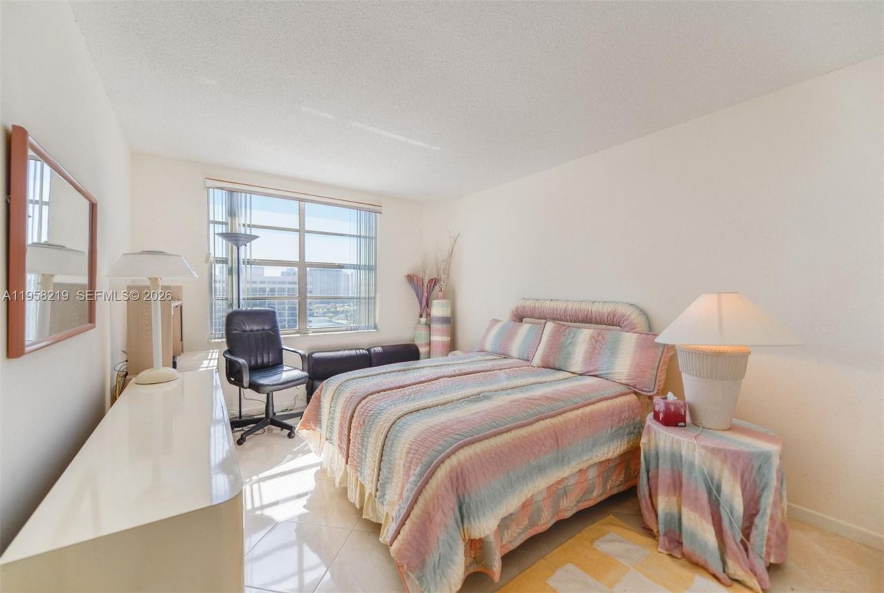 1965 S Ocean Dr, Unit 12R, Hallandale Beach, FL 33009 Photo