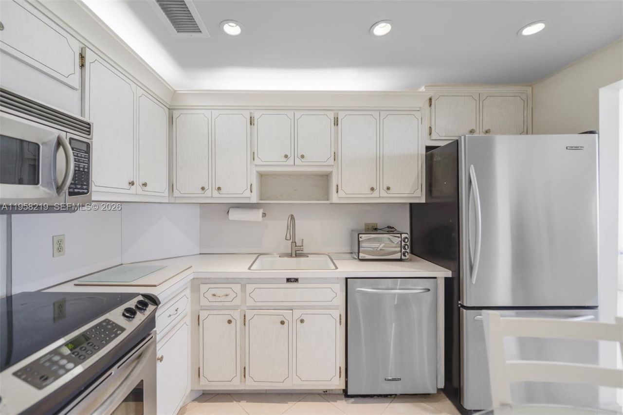 1965 S Ocean Dr, Unit 12R, Hallandale Beach, FL 33009 Photo