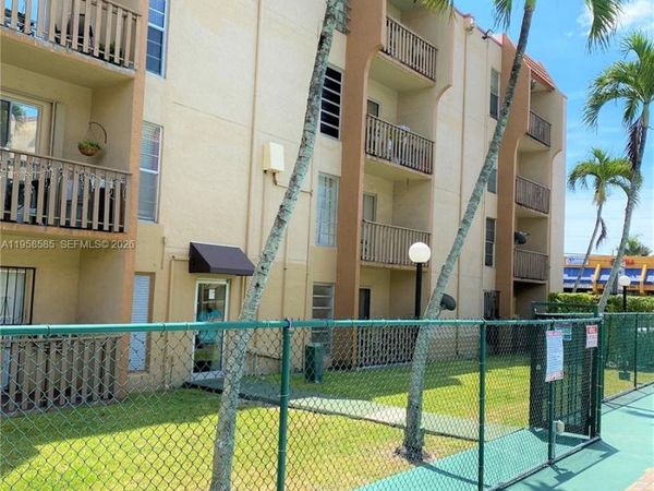4715 NW 7th St, Unit 302-2, Miami, FL 33126