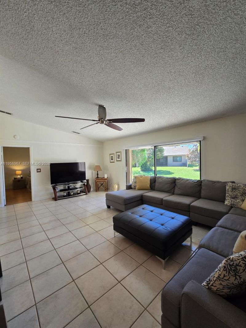 5 Rogart Cir, Boynton Beach, FL 33426 Photo