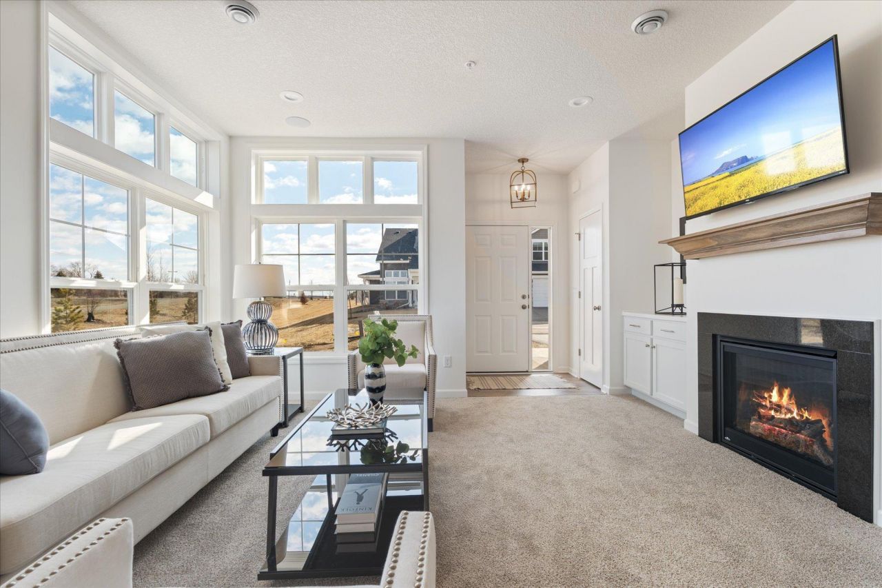 6733 Jorgensen Avenue S, Cottage Grove, MN 55016 Main Photo