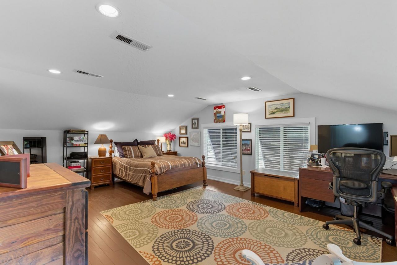 1031 Lakeview Drive Photo 22