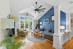 1031 Lakeview Drive photo 4