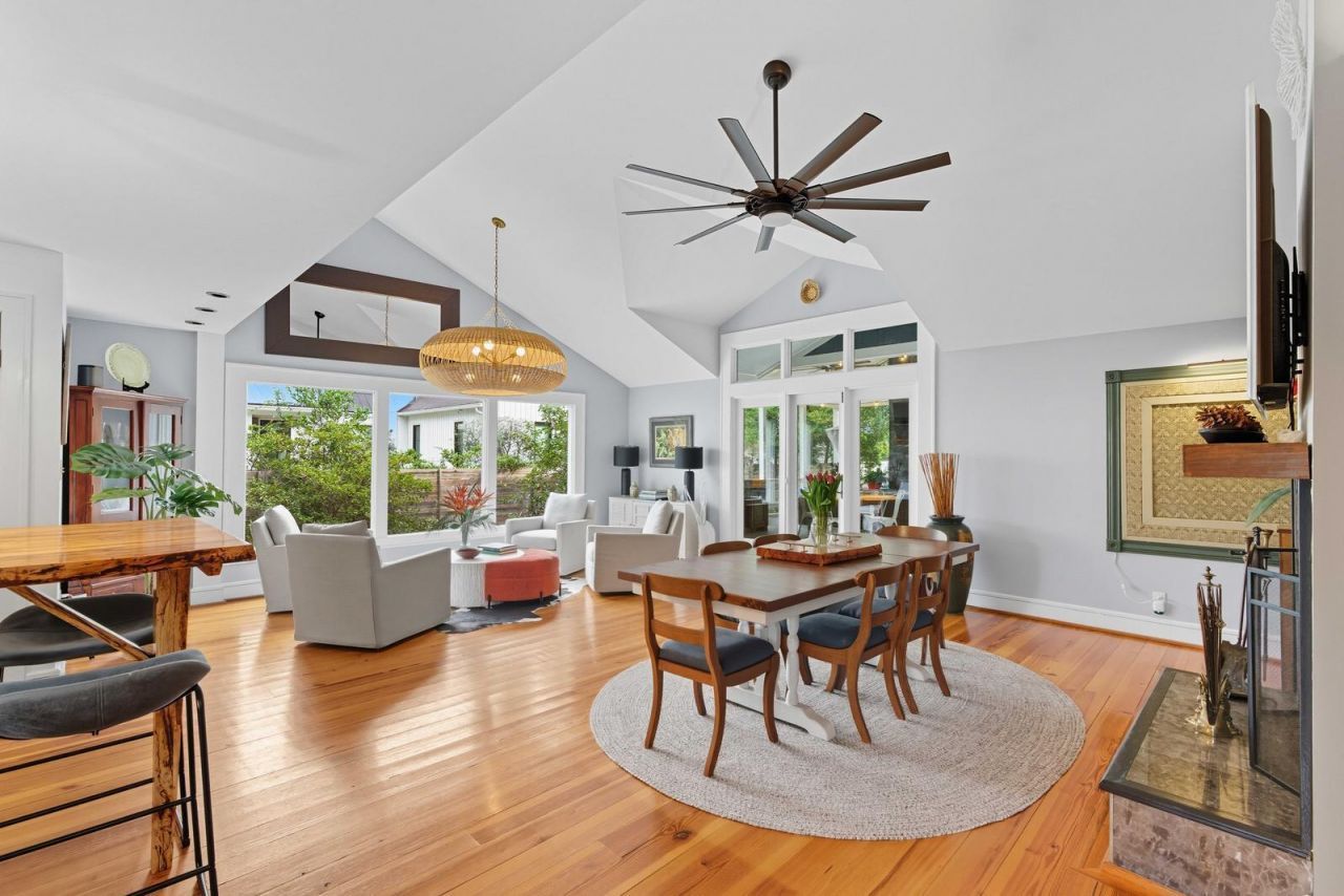 1031 Lakeview Drive Photo 9