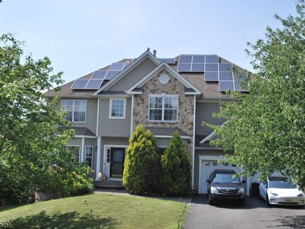692 Skyline Dr, Jefferson, NJ 07849