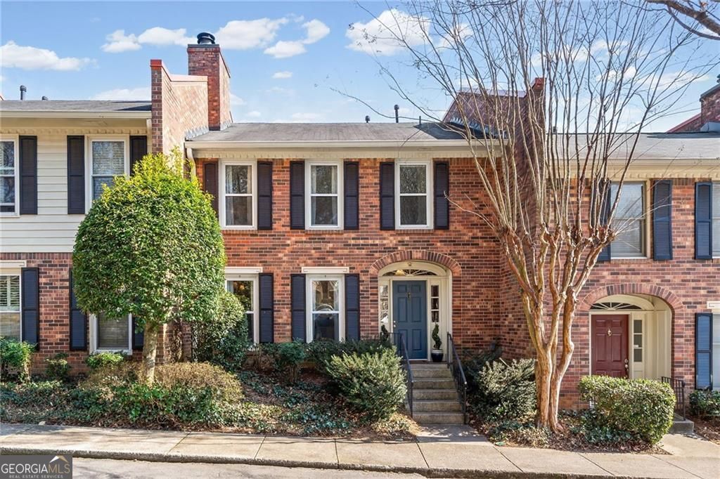 4 Queen Victoria Place Ne, Atlanta, GA 30342 Main Photo