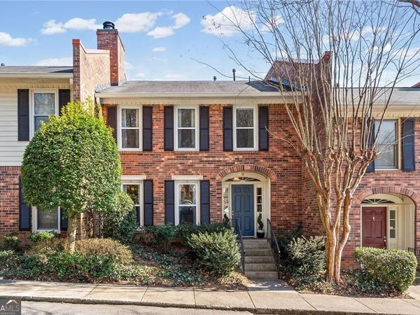 4 Queen Victoria Place NE, Atlanta, GA 30342