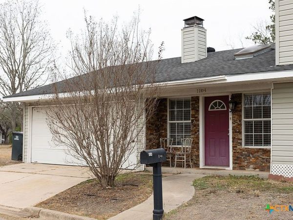 1104 Moss Lane, Cuero, TX 77954