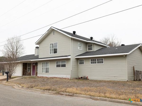 1104 Moss Lane, Cuero, TX 77954