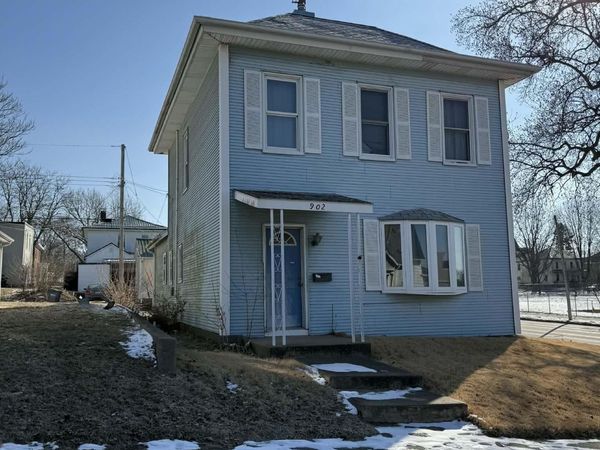 902 N 9Th Street, Burlington, IA 52601