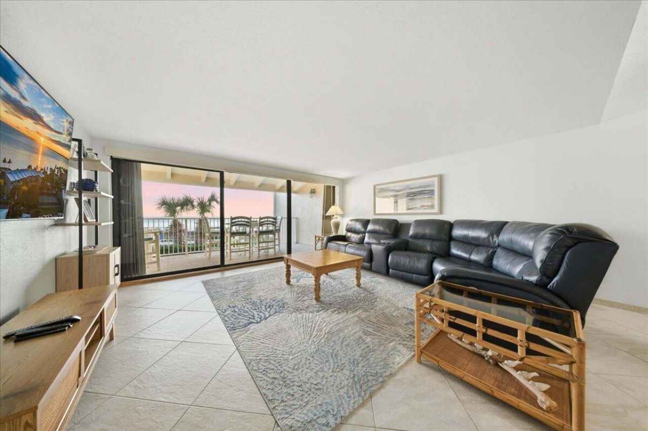 1133 W Ocean Drive, Unit 7, Key Colony, FL 33051 Photo