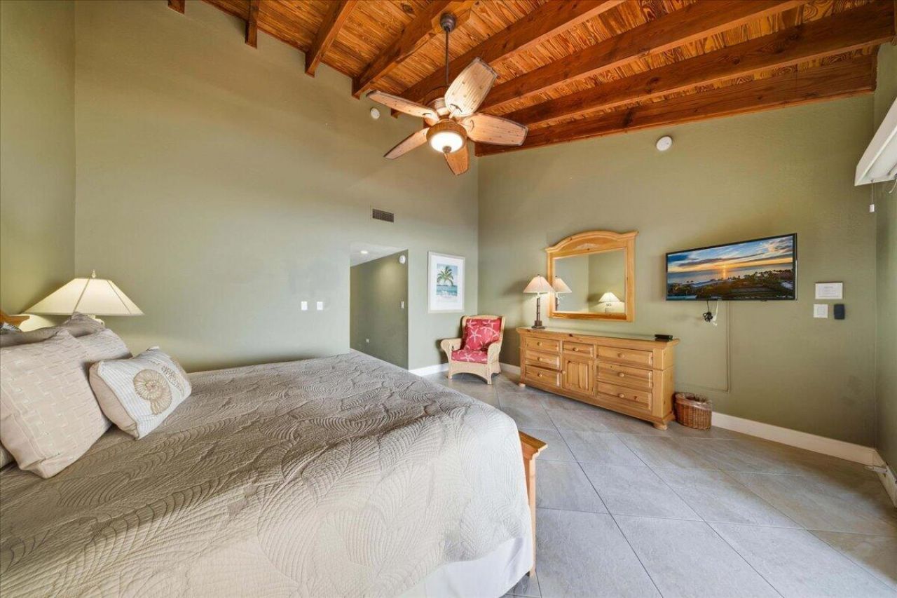 1133 W Ocean Drive, Unit 7, Key Colony, FL 33051 Photo