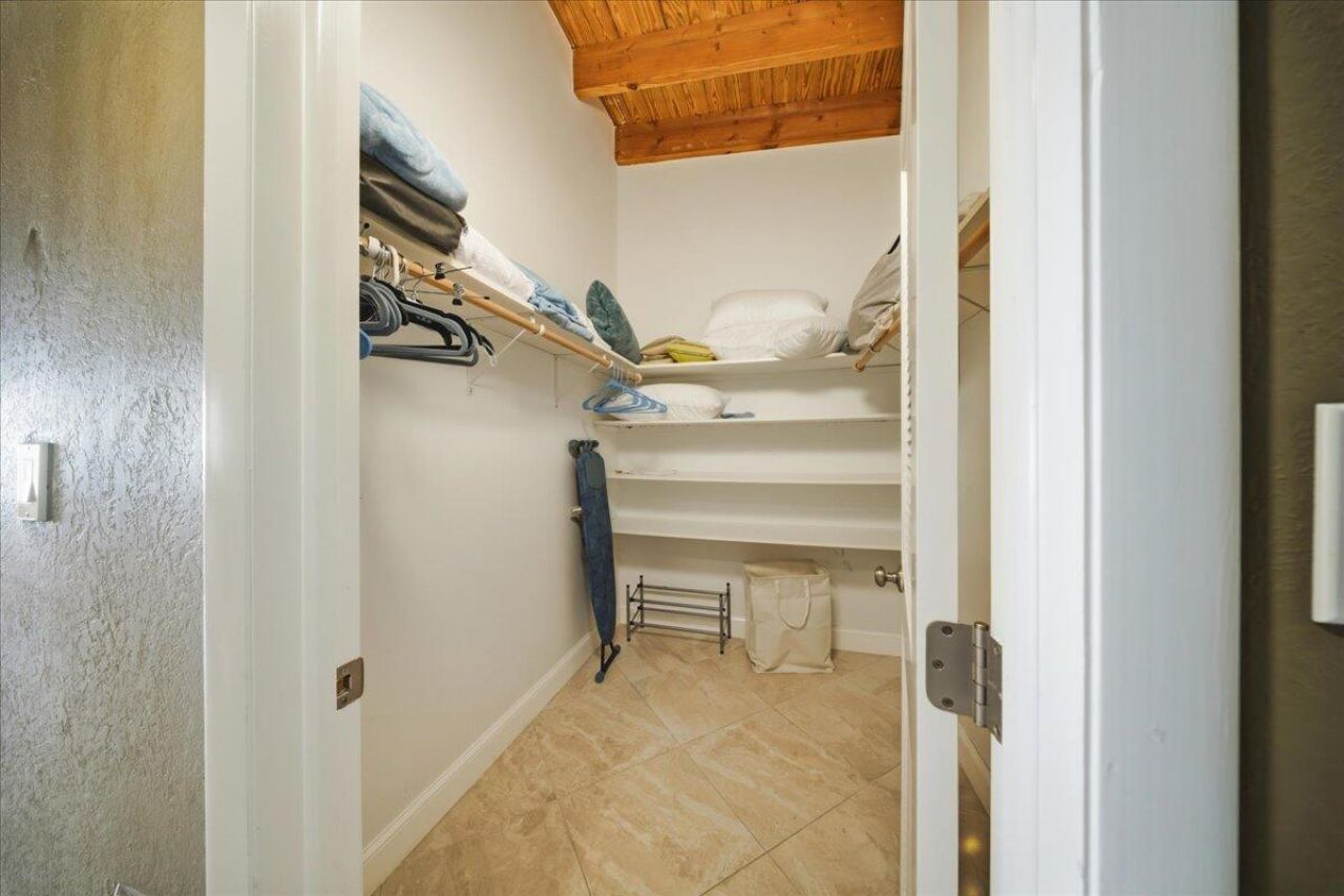 1133 W Ocean Drive, Unit 7, Key Colony, FL 33051 Photo