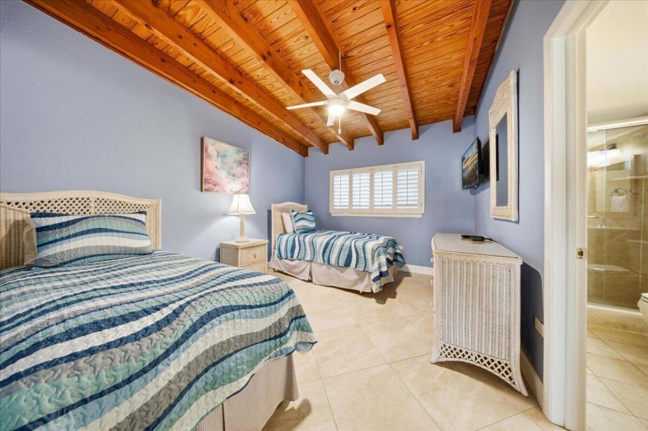 1133 W Ocean Drive, Unit 7, Key Colony, FL 33051 Photo