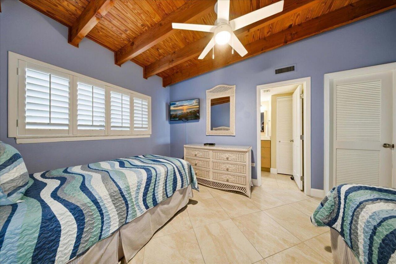 1133 W Ocean Drive, Unit 7, Key Colony, FL 33051 Photo