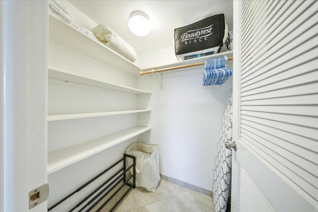 1133 W Ocean Drive, Unit 7, Key Colony, FL 33051 Photo