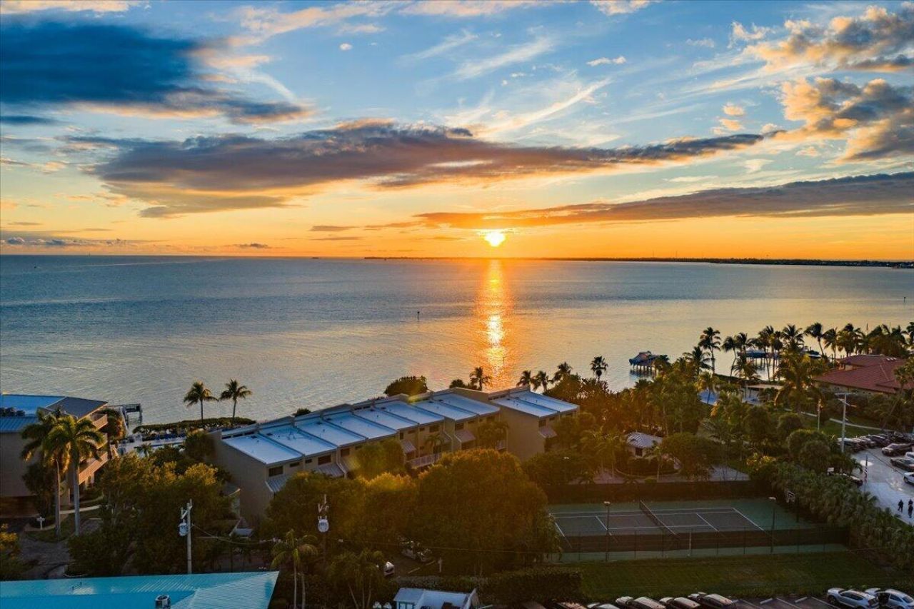 1133 W Ocean Drive, Unit 7, Key Colony, FL 33051 Photo