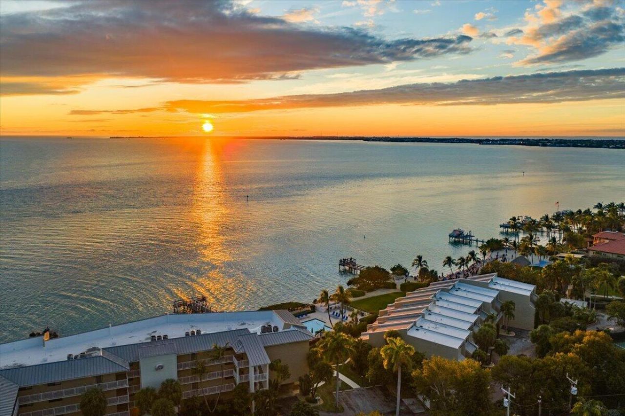 1133 W Ocean Drive, Unit 7, Key Colony, FL 33051 Photo