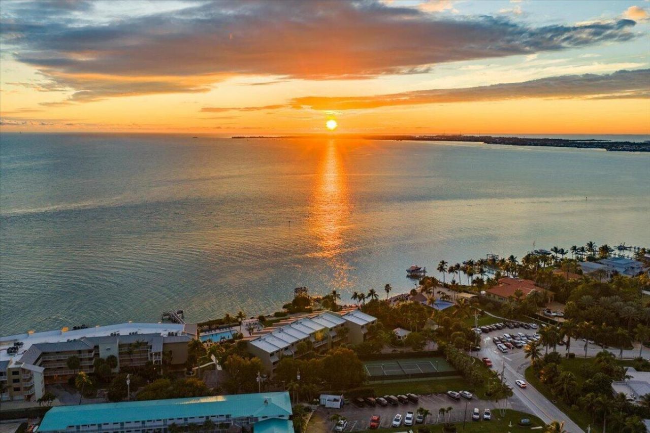 1133 W Ocean Drive, Unit 7, Key Colony, FL 33051 Photo