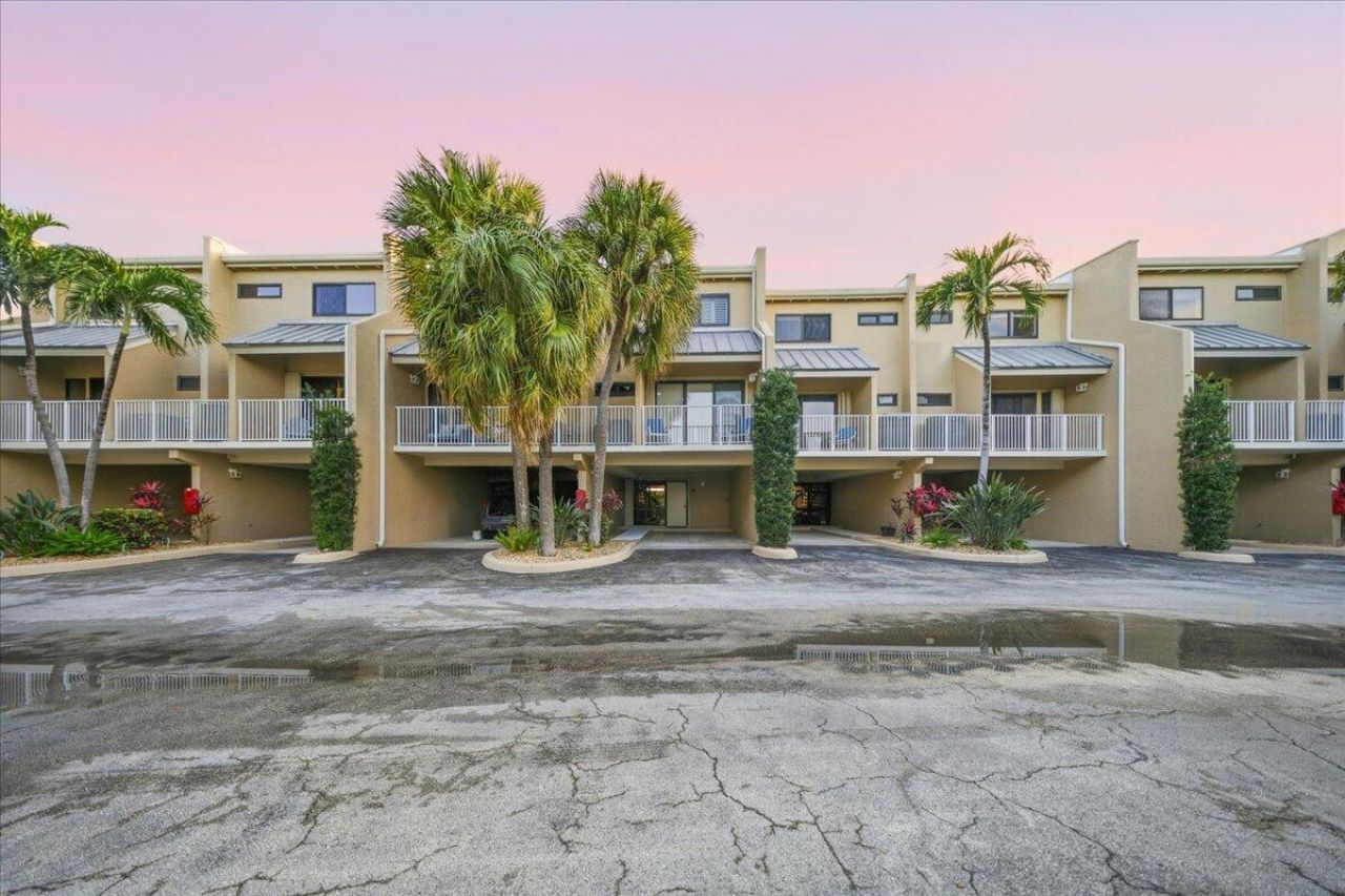 1133 W Ocean Drive, Unit 7, Key Colony, FL 33051 Photo