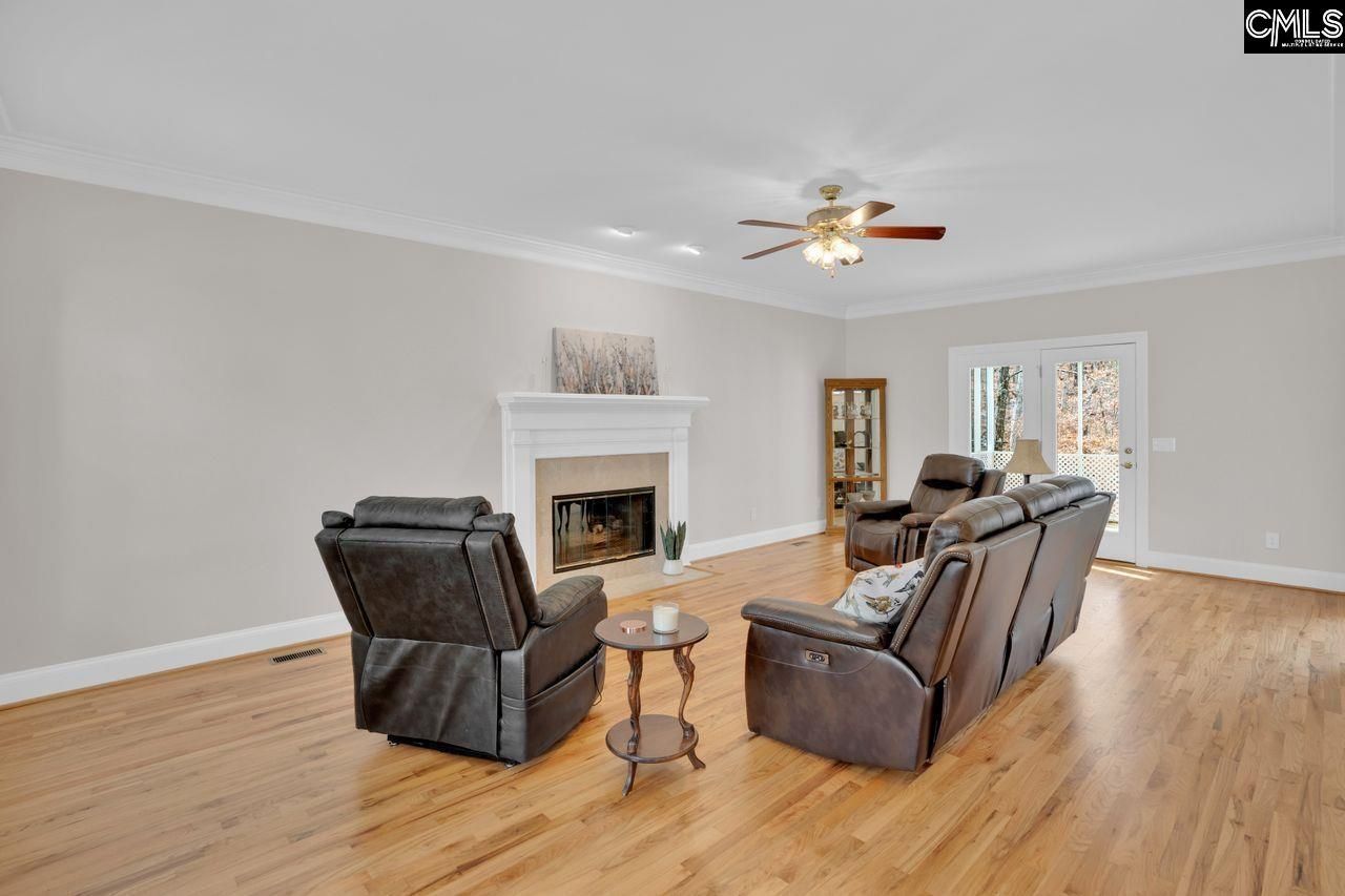 212 Misty Oaks Court Photo 6