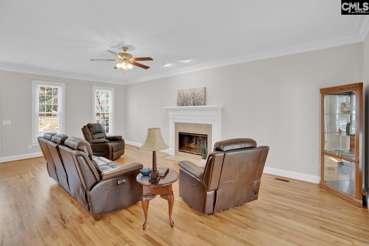 212 Misty Oaks Court Photo 6