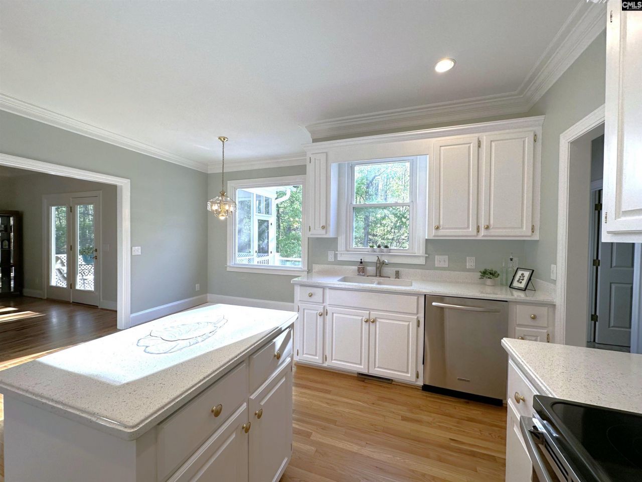 212 Misty Oaks Court Photo 8