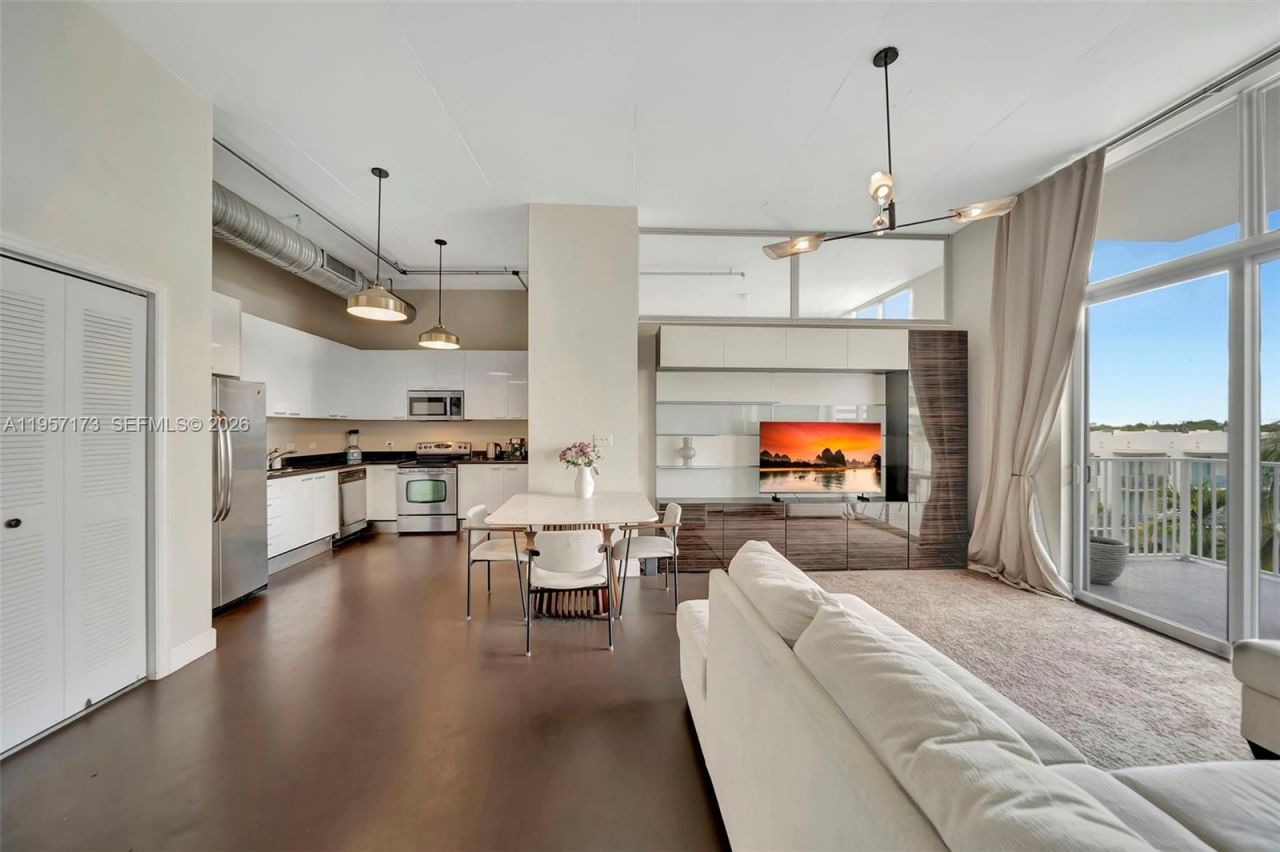 2100 Van Buren St , Unit 421, Hollywood, FL 33020 Photo