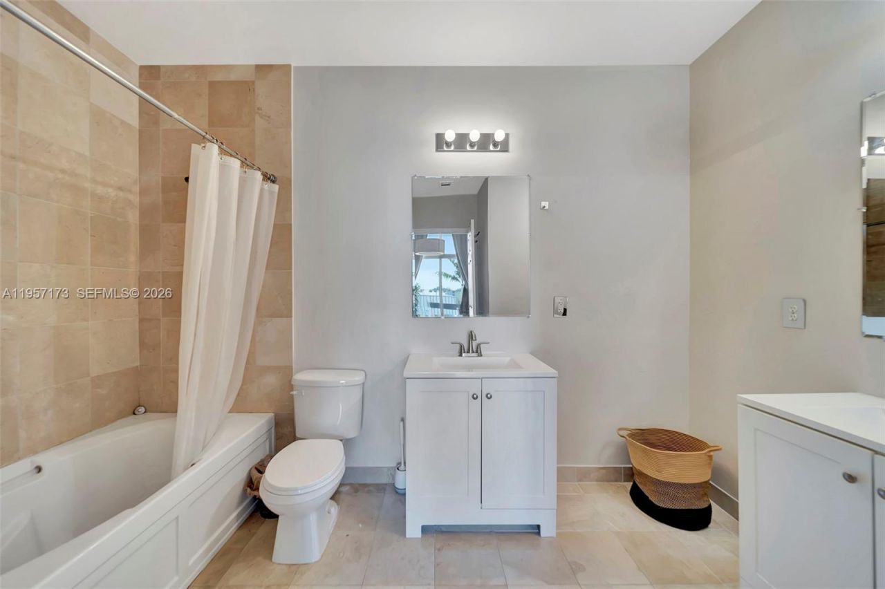 2100 Van Buren St , Unit 421, Hollywood, FL 33020 Photo