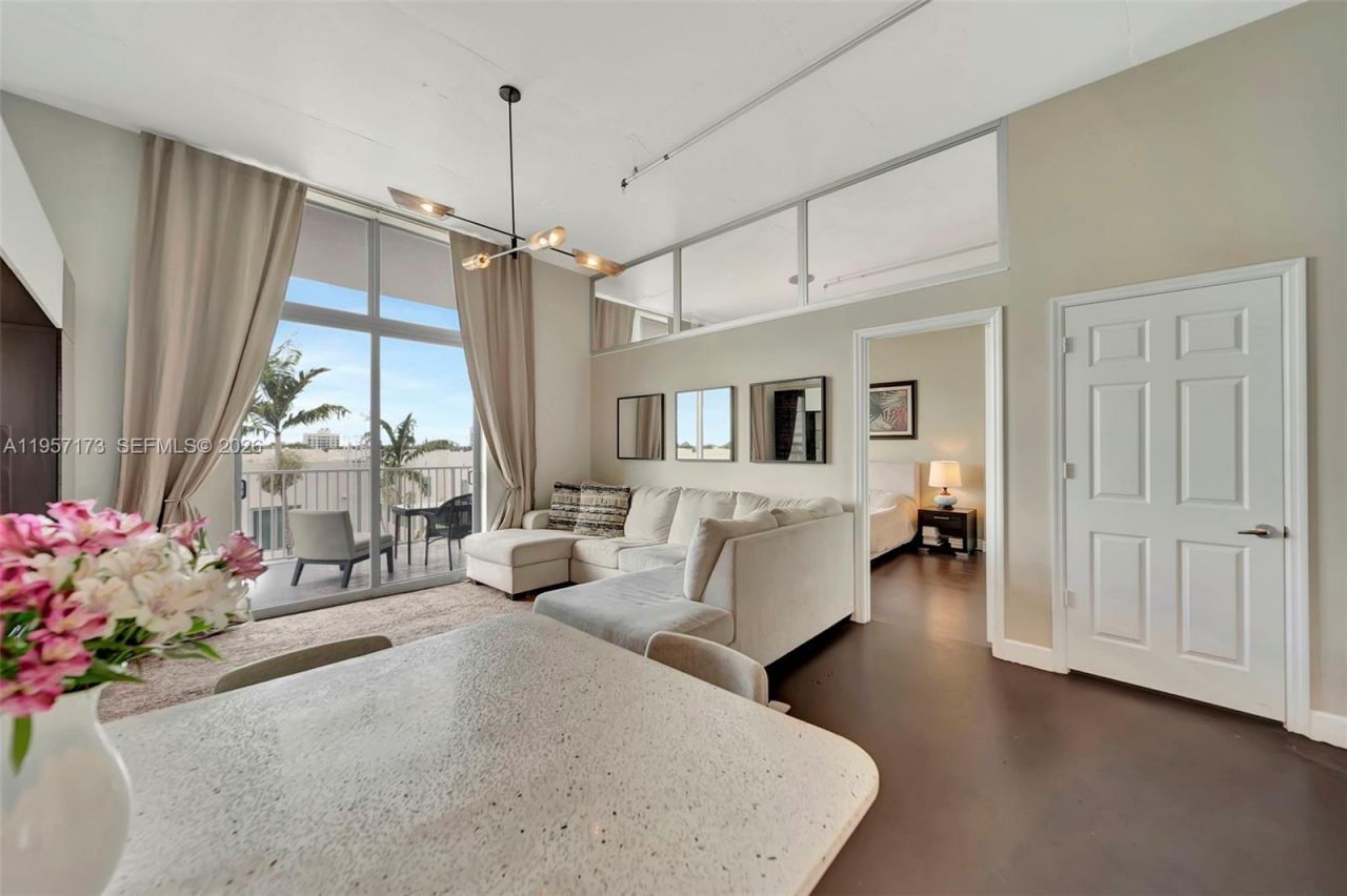 2100 Van Buren St , Unit 421, Hollywood, FL 33020 Photo