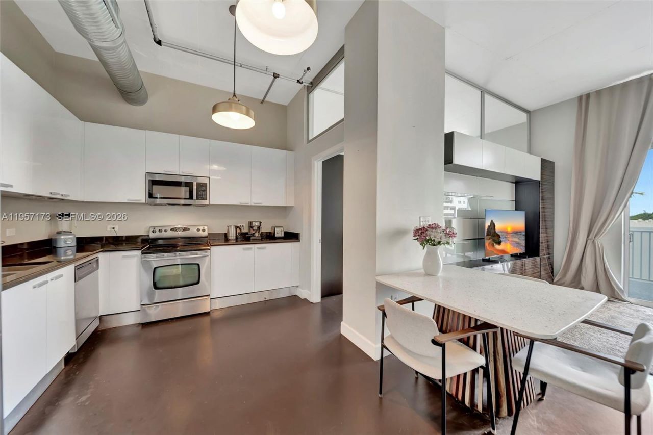 2100 Van Buren St , Unit 421, Hollywood, FL 33020 Photo