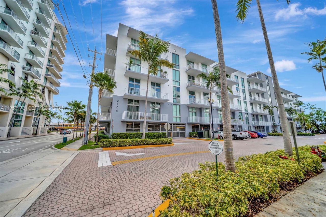 2100 Van Buren St , Unit 421, Hollywood, FL 33020 Photo