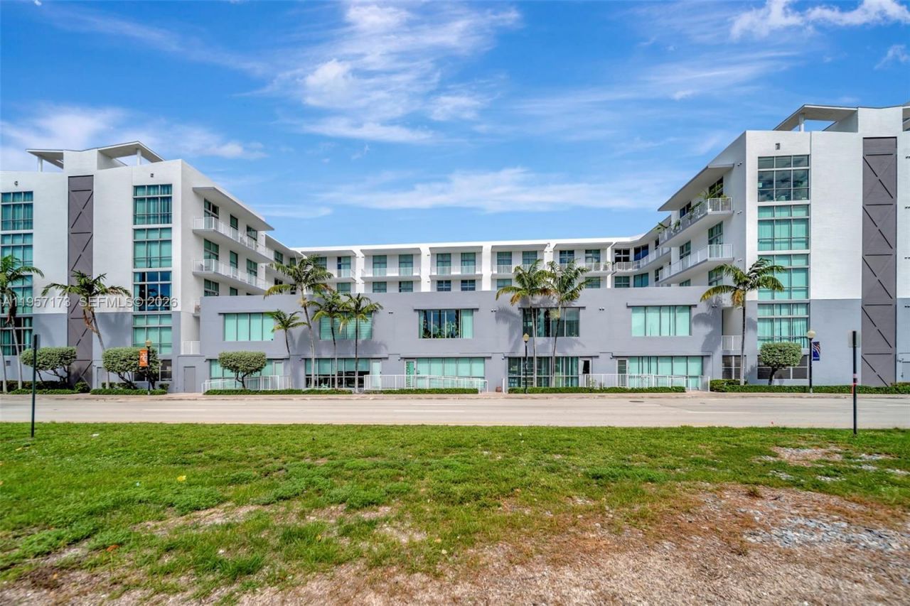 2100 Van Buren St , Unit 421, Hollywood, FL 33020 Photo