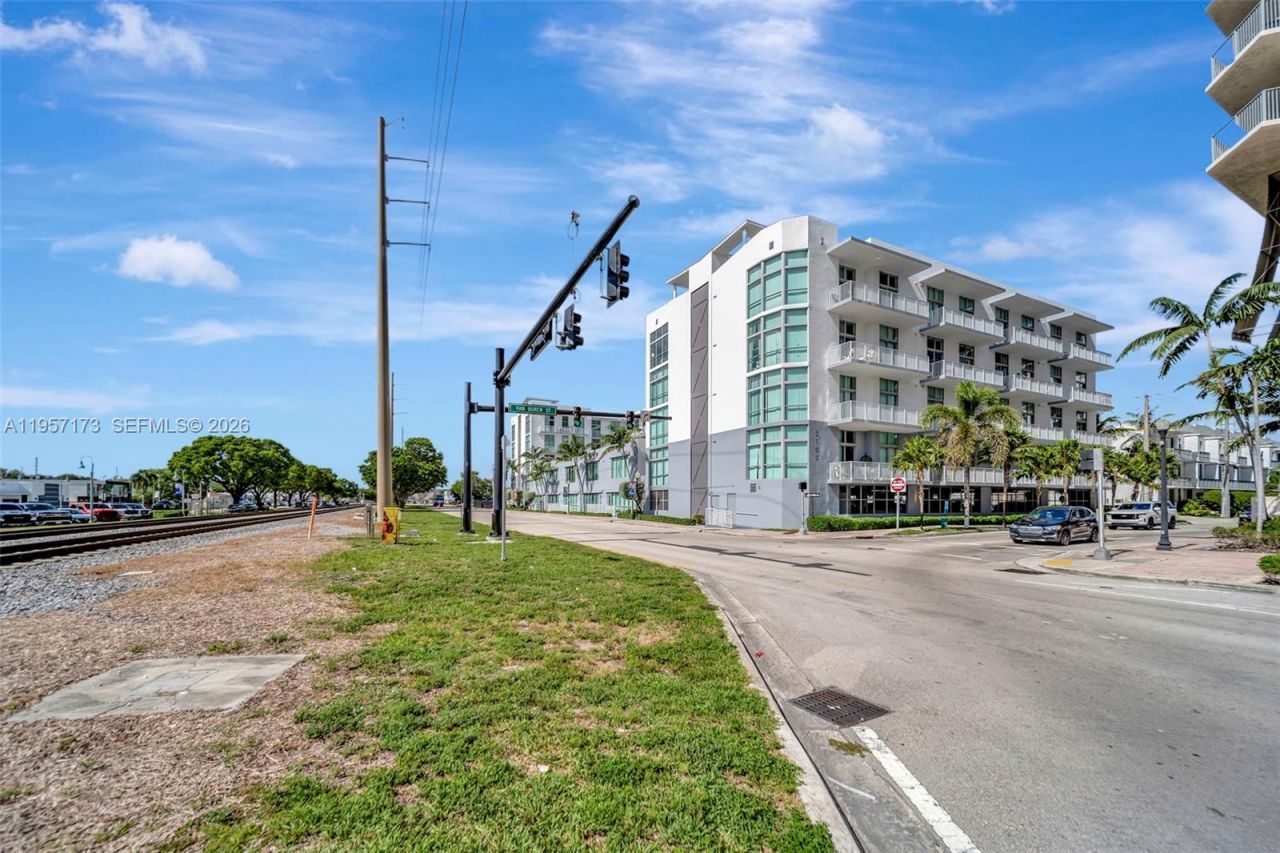 2100 Van Buren St , Unit 421, Hollywood, FL 33020 Photo