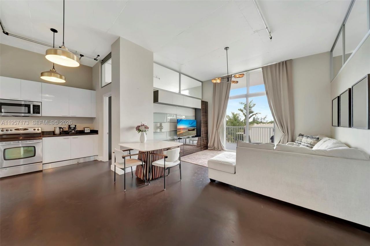 2100 Van Buren St , Unit 421, Hollywood, FL 33020 Photo