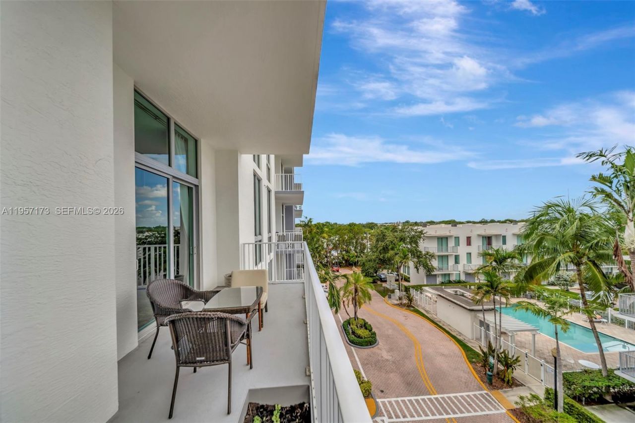 2100 Van Buren St , Unit 421, Hollywood, FL 33020 Photo