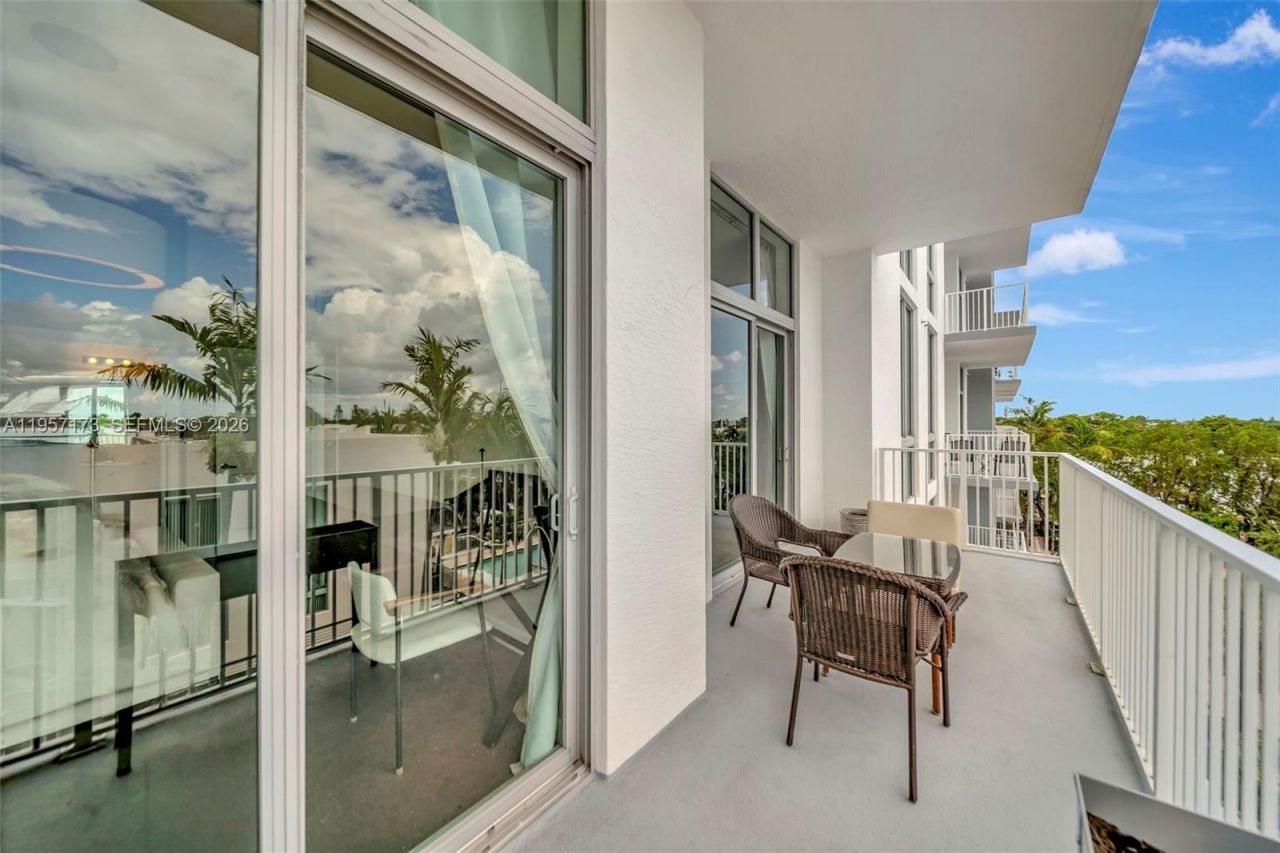 2100 Van Buren St , Unit 421, Hollywood, FL 33020 Photo