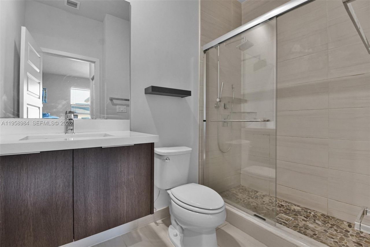 7865 NW 104th Ave, Unit 32, Doral, FL 33178 Photo