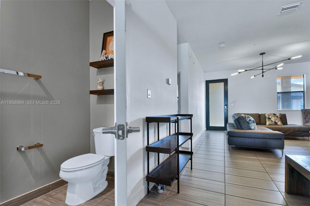 7865 NW 104th Ave, Unit 32, Doral, FL 33178 Photo