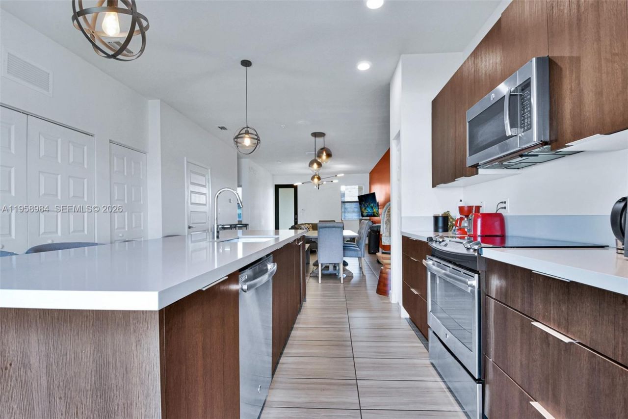 7865 NW 104th Ave, Unit 32, Doral, FL 33178 Photo